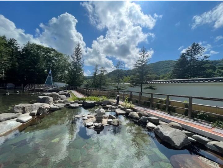 【北海道・北湯沢温泉／緑の風リゾートきたゆざわ】地域3館の湯めぐりがセットに。60周年記念宿泊プランを販売開始。