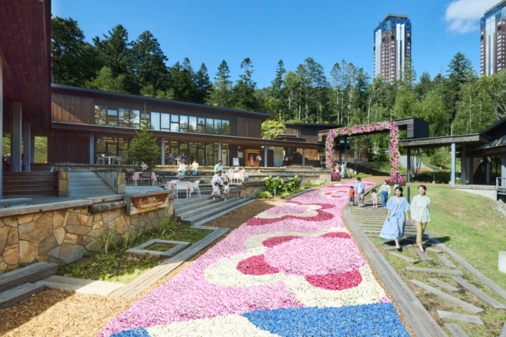 【リゾナーレトマム】雪解けの大地に花々が咲く！春の訪れを祝うイベント「花咲くトマム」開催の画像