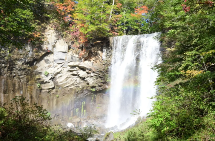 【10月朝限定！】"日本の滝百選"「アシリベツの滝」に虹がかかります！（滝野すずらん丘陵公園）